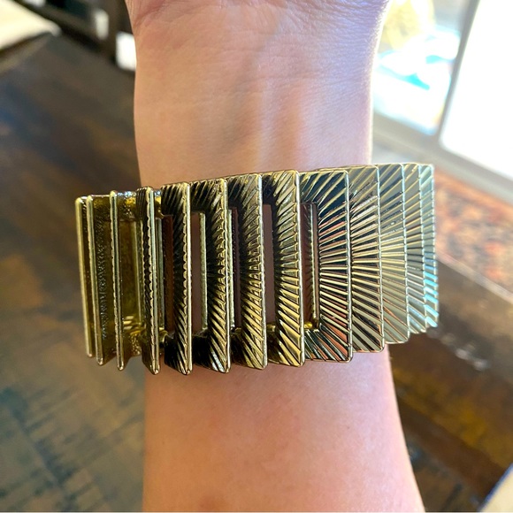 Bebe unique gold layered stretch bracelet - Picture 9 of 9